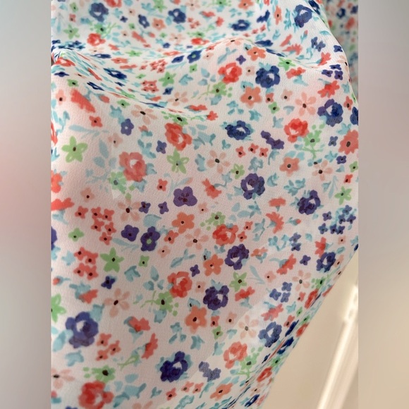 LC Lauren Conrad Floral V-Neck Button Down Blouse - Picture 2 of 9